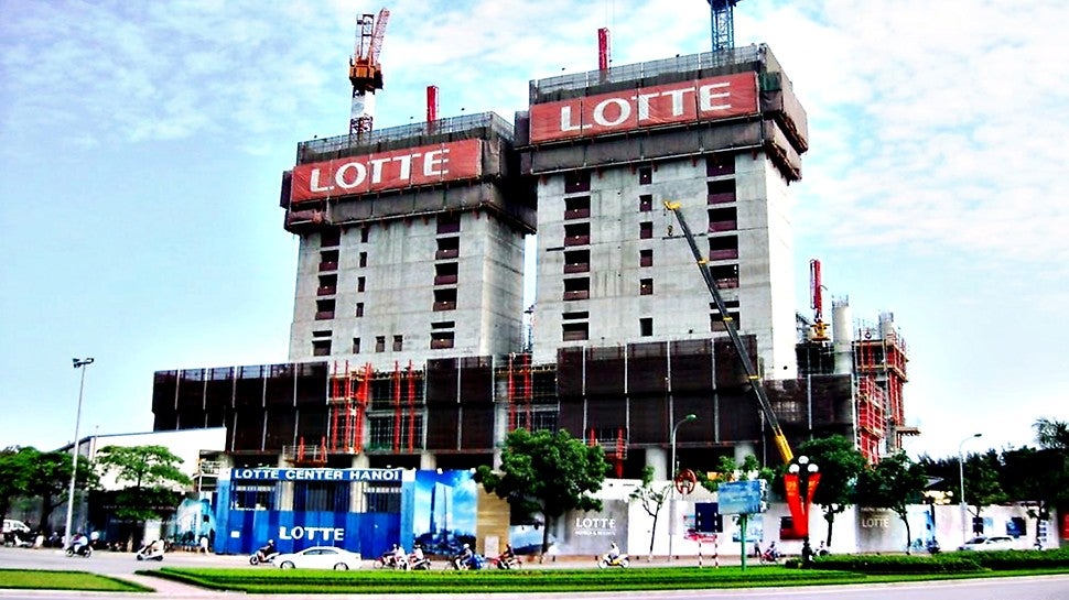 For the very wide range of requirements, PERI provided the most cost-effective solution with the RCS and ACS self-climbing formwork.