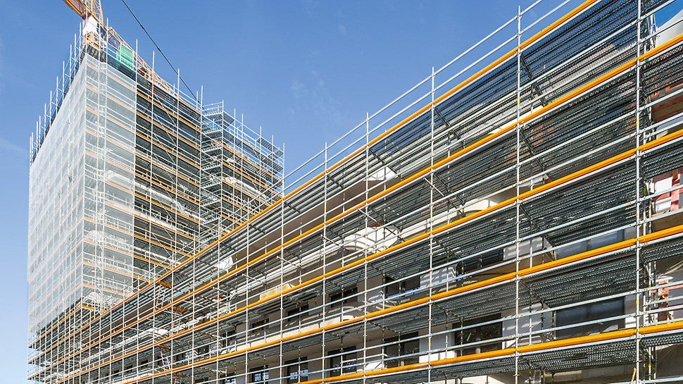 Der Rohbau des IN-Towers am Ingolstädter Nordbahnhof mit seinem L-förmigen Sockelbau und dem 50&amp;nbsp;m hohen Wohnturm wurde mithilfe einer PERI Schalungs- und Gerüstlösung in rascher Taktfolge innerhalb eines Jahres fertiggestellt.