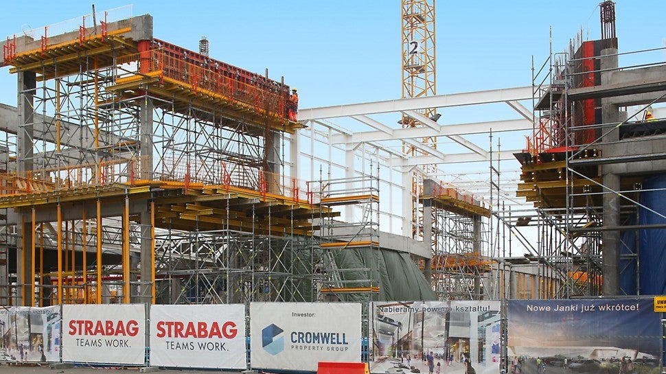 Centrum Handlowe Janki - przykład deskowania belek obwodowych z wykorzystaniem wież podporowych Multiprop z ramkami MRK.