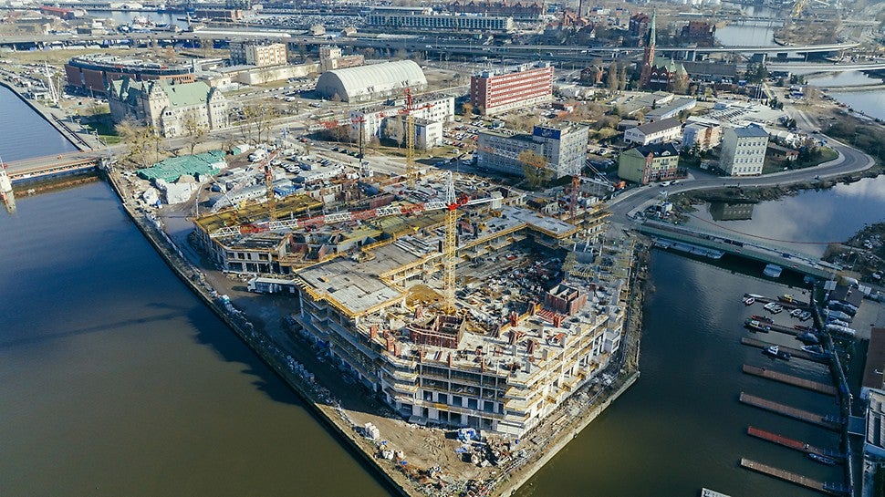 Budowa kompleksu mieszkalno-usługowego &quot;Nad Odrą&quot; w Szczecinie przy ul. Celnej 4.