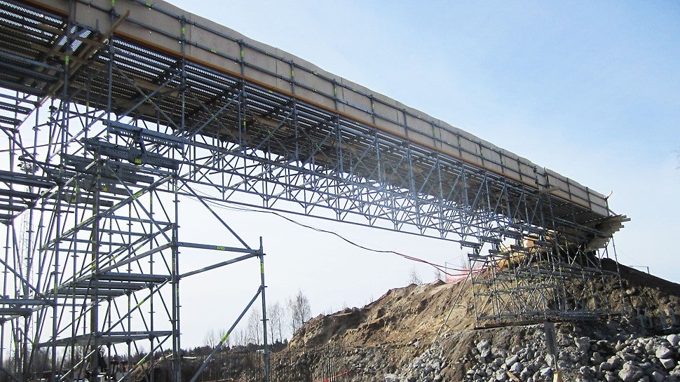 PERI LGS -palkeilla saavutetaan suuria jännevälejä niin kulkuteissä kuin sääsuojissakin.