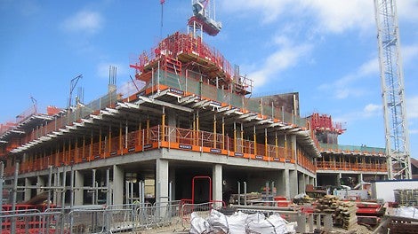 CB Climbing System together with TRIO utilised to jump the cores ahead of the construction of the floors