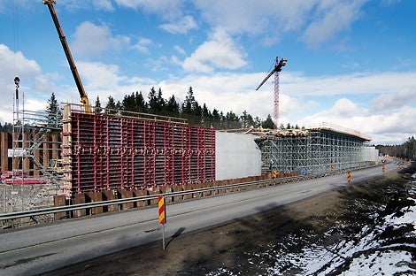 9m kõrgune ja 1m paksune sein ühe valuga. 