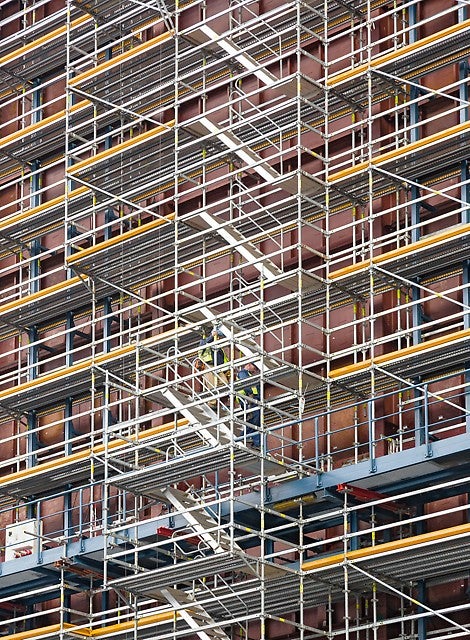 The scaffolding planning and assembly took into account the existing steel structure – allowing maximum adjustment to suit the structural circumstances.