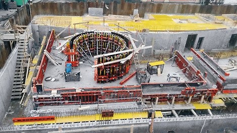 Oblúkové tvary bazénov odliate pomocou systémov debnenia MULTIFLEX, RUNDFLEX a QUATTRO.