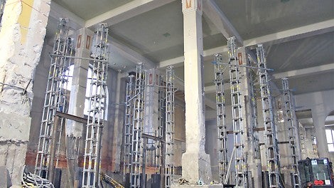 Kauppahallin vanhat pylväät säilyvät ennallaan. Niitä jatketaan alaspäin DUO-pilarimuotilla.