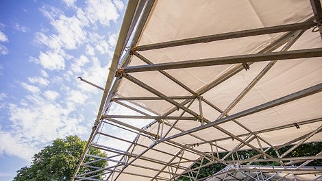 Keder presenninger trækkes nemt ind i LGS kederskinner