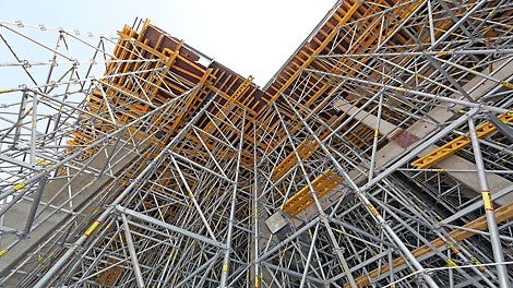 Strong and reliable support up to 14m high with PERI UP shoring system