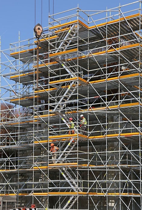 Juurdepääs hoone avadesse tagatakse konsoolide ja lühemate trepidega – sõltumata hoone kõrgusest.