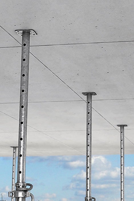 Using the lowering head keeps the shuttering time to a minimum. The panels can be struck within a short space of time and can then be used for the next section together with the heads.