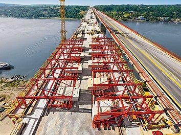 Istovremeno su korišćene dve grupe VARIOKIT kolica sa oplatom, čime je omogućeno betoniranje šest taktova nedeljno.