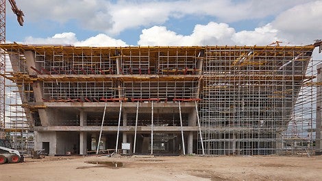 На объекте было использовано около 290 тонн материала