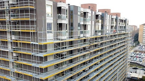 Con pochi componenti e con incrementi dimensionali di 25 cm, il ponteggio modulare PERI UP Flex offre soluzioni sia per la riqualificazione delle facciate, come nel caso del Condominio Teodosia, che per la ristrutturazioni di edifici e per manutenzioni nel settore industriale e infrastrutturale.
