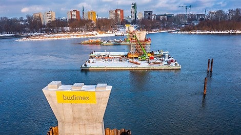 Budowa kładki pieszo-rowerowej przez Wisłę (fot. archiwum BUDIMEX).