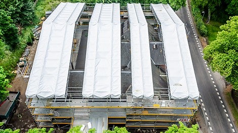 Det er hurtigt og nemt at åbne og lukke taget i mellemkassetterne, når nye materialer skal ind under overdækningen.