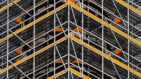 Узловая диагональ соединяется с розетками на вертикальных стойках. Ригельная диагональ - через отверстия в самом ригеле.