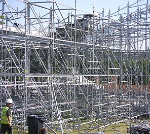 PERI UP Flex’s built-in safety components accelerated assembly time, demonstrating its effectiveness for building large temporary structures.