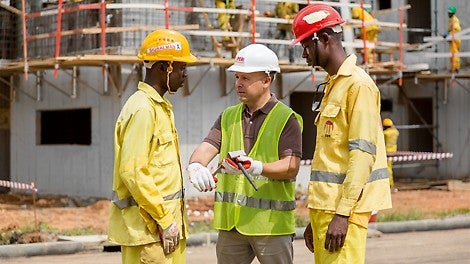 派利专家为现场提供技术支持，缩短了工人对施工的熟悉过程，加速了施工流程。