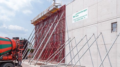 With MAXIMO, PERI set a new standard in the industry a few years ago with the single-sided tie technology.