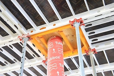 Le panneau pour poteau et le support de compensation permettent de fermer facilement les surfaces de compensation.