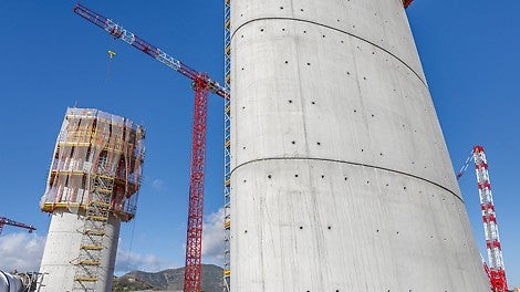 La possibilità di decidere dove posizionare gli ancoraggi e i reticoli del sistema VARIO GT24, rende l’utilizzo di questa cassaforma particolarmente adatto alla realizzazione di elementi costruttivi in calcestruzzo faccia a vista. 