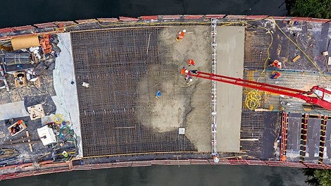 Zavěšené lávky VCB VARIOKIT uzavíraly bez mezer betonovou hranu a umožňovaly nasazení vibračních lišt. U betonářských záběrů probíhajících nad hladinou řeky mohly být lávky uvolňovány shora a přemísťovány s pomocí jeřábu.