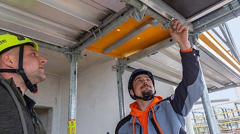Die durchgängige Gerüstausbildung mit Systembauteilen inklusive der Abdeckbleche sorgte auch bei der späteren Nutzung für sichere Arbeitsebenen ohne Stolperstellen.