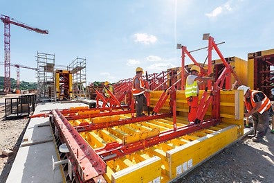 Dank variabler Anordnung von Belagsträgern und Riegeln und effektiver Elementverbindungen ist die VARIO GT 24 auch bei hohen Frischbetondrücken formstabil <br/>