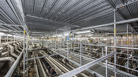 Даже самые сложные конструктивные решения разрабатываются из стандартных элементов системы. При этом встроенная система безопасности снижает риск несчастных случаев на объекте.