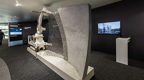 MESH technology is a digital production method for reinforced concrete structures that makes it possible to produce complex or curved reinforcement cages through an automated prefabrication process. The 3D grid structure created in this way then serves as formwork and reinforcement at the same time and is filled with a specific concrete mix. 