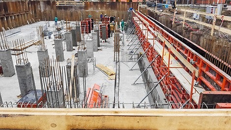 Bazény oblúkových tvarov boli podopreté stĺpovým systémom, ktorý bol postavený pomocou systému QUATTRO, a steny systémom TRIO.