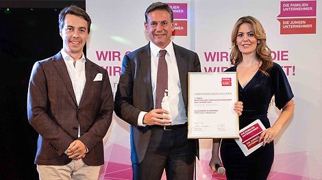 On the picture (from left): Stefan Friedrich (association &quot;Die Familienunternehmer&quot;), Alexander Schwoerer and Monika Eckert (moderator of the evening).