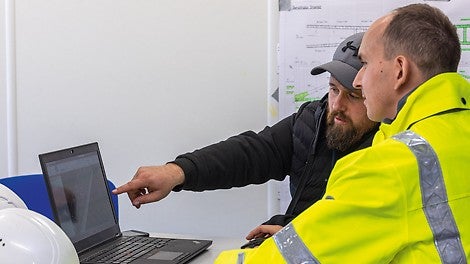 Grundlage der PERI Lösung ist eine 3D-Planung mithilfe von PERI CAD, welche die hochkomplexen Erfordernisse aus geometrischer Anpassung an die Brückenkonstruktion und gleichzeitig die hohen Lastableitungen aus den unterschiedlichen Bauzuständen in einer integrierten Gerüstlösung berücksichtigte.