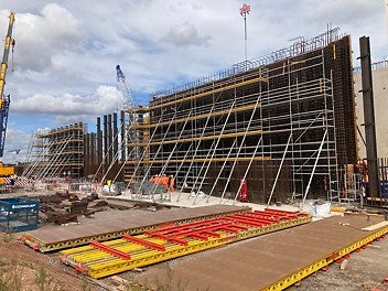 PERI UP Flex Modular Scaffolding provides secure access for reinforcement work before the tall wall formwork is positioned.