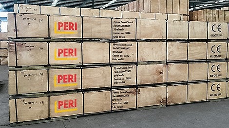 &lt;p&gt;Vanerilevyj&amp;auml; k&amp;auml;ytet&amp;auml;&amp;auml;n ajoneuvojen tuotantoprosessin eri vaiheissa, joissa kussakin vaaditaan erilaisia ominaisuuksia. Ajoneuvojen lattioissa kulumis- ja liukastumiskest&amp;auml;vyys on eritt&amp;auml;in t&amp;auml;rke&amp;auml;&amp;auml; niin hy&amp;ouml;tyajoneuvoissa ja per&amp;auml;vaunuissa kuin junavaunuissa ja veneiden kansissa. PERI-viiravaneri on oikea valinta, koska liukumaton pintakuvio varmistaa hyv&amp;auml;n kest&amp;auml;vyyden liukumista ja hankausta vastaan. PERI tarjoaa erilaisia pintatuotantomahdollisuuksia, jotka ovat jokas&amp;auml;&amp;auml;n kest&amp;auml;vi&amp;auml;, helposti puhdistettavia ja kemikaaleille vastustuskykyisi&amp;auml;. T&amp;auml;m&amp;auml; pident&amp;auml;&amp;auml; k&amp;auml;ytt&amp;ouml;ik&amp;auml;&amp;auml; ja alentaa k&amp;auml;ytt&amp;ouml;kustannuksia. PERI Maxi -levyt mahdollistavat suurten, saumattomien ajoneuvolattioiden valmistamisen.&lt;/p&gt;<br/><br/>&lt;p&gt;Ajoneuvojen alarakenteissa k&amp;auml;ytet&amp;auml;&amp;auml;n PERI:n pinnoittamatonta vaneria. Sis&amp;auml;tiloihin taas sopii parhaiten sile&amp;auml;t, pinnoitetut levyt, joissa on my&amp;ouml;s ulkon&amp;auml;&amp;ouml;llisesti laadukkaat pinnat. R&amp;auml;&amp;auml;t&amp;auml;l&amp;ouml;idyt rakenteet ja levykoot antavat valmistajalle vapauden k&amp;auml;ytt&amp;auml;&amp;auml; sit&amp;auml; erilaisissa alustatyypeiss&amp;auml;. Ajoneuvojen rakentamisessa k&amp;auml;ytett&amp;auml;v&amp;auml;t vanerilevyt ovat helposti ty&amp;ouml;stett&amp;auml;viss&amp;auml; CNC-koneilla, mutta samaan aikaan levyt ovat niin lujatekoisia, ett&amp;auml; my&amp;ouml;s ponttiliitokset ovat mahdollisia.&lt;/p&gt;<br/><br/>&lt;p&gt;&lt;strong&gt;PERI-ratkaisut&lt;/strong&gt;&lt;/p&gt;<br/><br/>&lt;ul&gt;<br/> &lt;li&gt;Vaneri erilaisilla rakenteilla ja sileill&amp;auml; pinnoitteilla, my&amp;ouml;s maxi-kokoisena&lt;/li&gt;<br/> &lt;li&gt;Pinnoittamaton vaneri&lt;/li&gt;<br/> &lt;li&gt;Vaneri komposiittirakenteisiin&lt;/li&gt;<br/>&lt;/ul&gt;<br/>