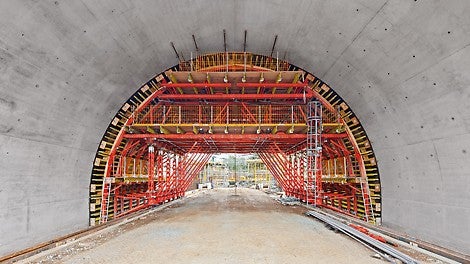 With VARIOKIT system components, cost-effective tunnel formwork carriages can be realized which are precisely adapted to meet the needs of the respective jobsite.