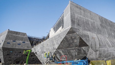 The transition from flat, triangular planes of walls 15 and 16 to the wrapped curves of wall 14 proved to be one of the most difficult challenges overcome by the PERI team. 