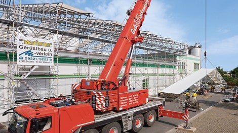Die Vormontage der Dacheinheiten am Boden hatte einen raschen und sicheren Baufortschritt zur Folge.