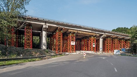 &lt;p&gt;Vytvořen&amp;iacute; dočasn&amp;eacute;ho podepřen&amp;iacute; mostu v havarijn&amp;iacute;m stavu podpěrn&amp;yacute;mi věžemi VST ze syst&amp;eacute;mu VARIOKIT.&lt;/p&gt;<br/>