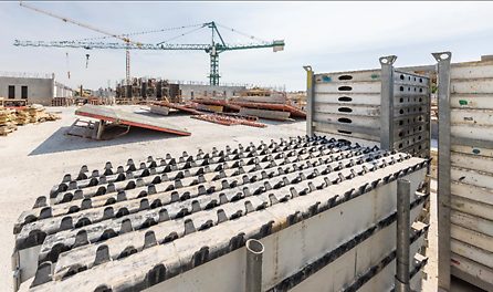 Grâce à notre peinture époxy et à notre polymère anti-adhérent, le nettoyage des éléments est grandement simplifié. De plus, notre système évite tout blocage au décoffrage, assurant ainsi une fluidité dans le processus de construction.