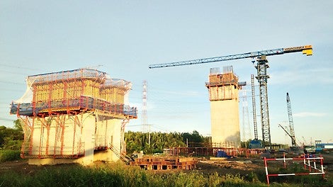 With CB climbing and VARIO system, the casting cycle time is shortened and the finished concrete surface meets the requirement. <br/>