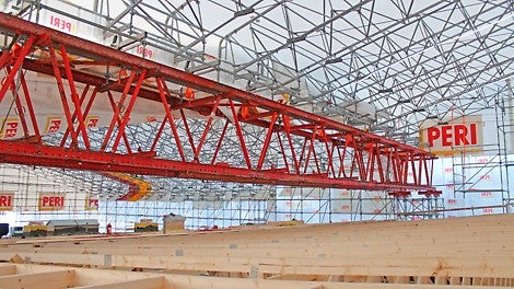 LGS 150 -sääsuoja tukeutuu toiselta puoleltaan koko rakennuksen vesikaton ylittävän, pituudeltaan 27,5-metrisen VARIOKIT VRB Heavy-Duty Truss -järjestelmän päälle.