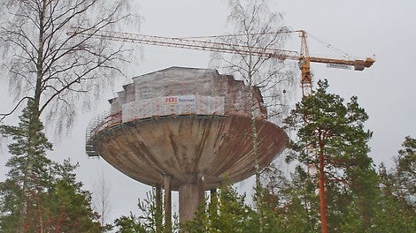 Vesitorni on näyttävä maamerkki Länsi-Espoon alueella.