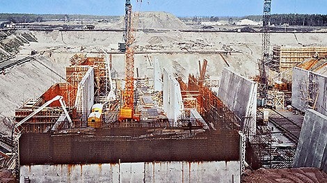 &lt;p&gt;Najveći dvostruki vertikalni lift za brodove na svetu kod L&amp;uuml;neburga u Nemačkoj povezuje Kanal Mittelland i reku Elbu preko visinske razlike od 38 m. Ovo je prvi veliki ugovor za PERI. Za gradnju se koriste oplata T 70 u produženim dužinama.&lt;/p&gt;<br/>