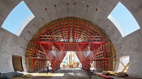 Komfortabel, kostengünstig und schnell montierbar: Die VARIOKIT Schalwagenlösung war ideal auf die Baustellenanforderungen zugeschnitten.