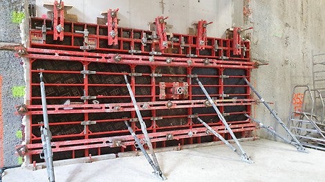 Voile sous caniveau une face DOMINO ancré dans paroi moulée