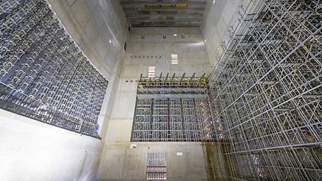 Das PERI Konzept für die aufwendige Lastabtragung rund um den 32 m hohen Bühnenturm basierte weitestgehend auf dem PERI UP Gerüstbaukasten.