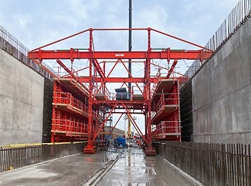 Making the tunnel a concrete reality has been possible with custom formwork travellers engineered by PERI’s specialist infrastructure team. 