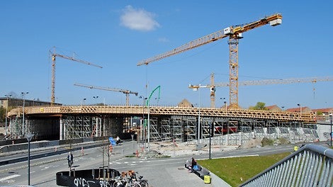 Understøtning færdigmonteret med PERI UP og HD200