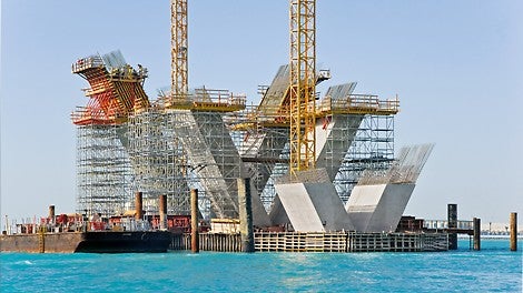 Ob an Land oder im Wasser: Mit PERI UP meistern Kunden seit jeher auch komplexere Gerüstaufgaben mit der Expertise und Unterstützung der PERI 